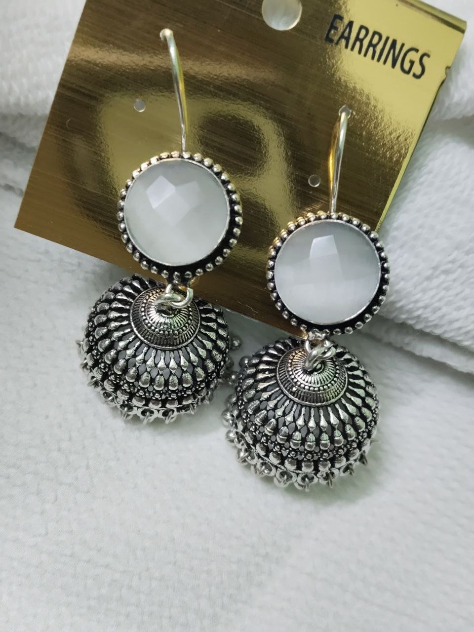 Ear ring Jimmiki White Stone